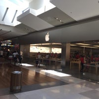 Photo taken at Apple Chermside by Naaman C. on 12/9/2015