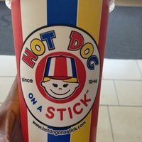 8/6/2013 tarihinde Shanae C.ziyaretçi tarafından Hot Dog on a Stick'de çekilen fotoğraf