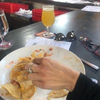 รูปภาพถ่ายที่ Somerville Brewing (aka Slumbrew) Brewery + Taproom โดย Ramon M. เมื่อ 10/26/2019