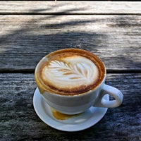 Foto tirada no(a) Crop to Cup Coffee por Jason D. em 8/2/2015