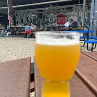 Photo taken at Oskar Blues Brewery by Tomi M. on 6/12/2022