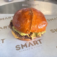 Das Foto wurde bei Smart Burger - Ergin Concept von Reema am 8/6/2022 aufgenommen