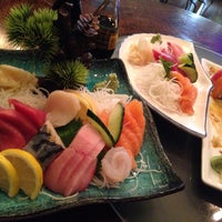 รูปภาพถ่ายที่ Bluefin Japanese Restaurant &amp;amp; Lounge โดย Conner H. เมื่อ 5/13/2016