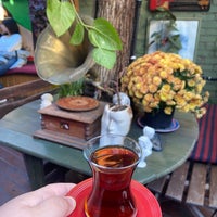 Foto diambil di Café Rasta oleh Pınar K. pada 11/6/2021