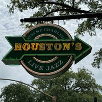Photo taken at Houston&amp;#39;s Restaurant by Chris M. on 5/18/2024
