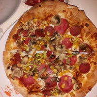 Photo taken at Pizza Pizza by Deniz Ö. on 8/16/2014