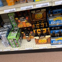 Foto scattata a Family Beer and Liquor da Jesse G. il 10/5/2019