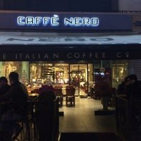 Photo taken at Caffè Nero by Yalçın Ç. on 12/7/2015