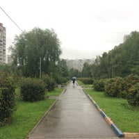 Photo taken at Аллея от м. Чертановская до Центра творчества by Максим С. on 9/5/2017