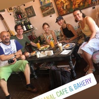 Photo prise au SOSA Artisanal Cafe &amp;amp; Bakery par Raşit Y. le7/15/2019
