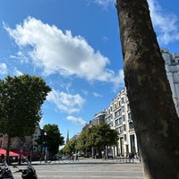 Photo taken at Arcades des Champs-Élysées by Lama on 8/2/2023