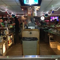 Foto tomada en Bailey&#39;s Bar &amp; Grille  por John P. el 6/23/2013