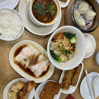 Photo taken at Swee Choon Tim Sum Restaurant by AET on 1/27/2024