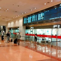 Photo taken at Arrival Lobby by Shin-Nosuke F. on 4/25/2022