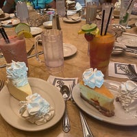 Photo taken at The Cheesecake Factory by Rodrigo A R. on 7/19/2022