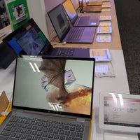 Photo taken at Best Buy by Misha Z. on 11/2/2023
