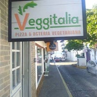 Foto diambil di Veggitalia Pizza &amp;amp; Osteria Vegetariana oleh Arely E. pada 3/31/2019