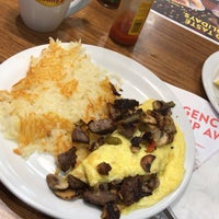 Photo taken at Denny&amp;#39;s by Selimjoe on 10/26/2017