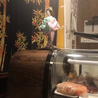 Foto diambil di Matsu Sushi oleh Robin M. pada 4/23/2019