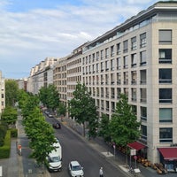 Foto tomada en Berlin Marriott Hotel  por Orgül Derya el 7/21/2023