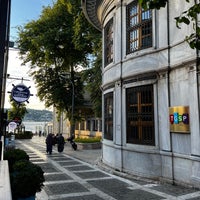 Foto diambil di Beylerbeyi Yakamoz Restaurant oleh Zeynep E. pada 6/26/2022