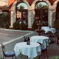 Cafe Monarch American Restaurant In Arts Districts