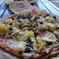 6/26/2022 tarihinde Carolyn S.ziyaretçi tarafından Mod Pizza'de çekilen fotoğraf