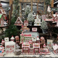 Photo taken at Linvilla Orchards by Parnaz P. on 12/19/2021