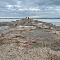 Photo taken at Costa da Caparica by Viviane Tâm L. on 3/11/2023