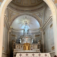 Photo taken at Chapelle Notre-Dame de la Médaille Miraculeuse by Mely R. on 3/7/2022