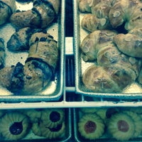 Photo taken at Rolling Pin Kosher-Pareve Bakery by Mely R. on 10/7/2015