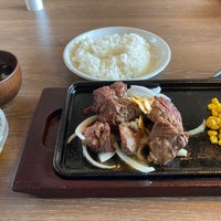 Photo taken at 炭焼ステーキ ビーフインパクト 室蘭店 by Ryuichiro K. on 10/5/2019