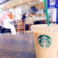 Foto tomada en Starbucks  por Abdulaziz S. el 3/8/2020