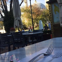Foto diambil di Mihri Restaurant &amp;amp; Cafe oleh #عبآدي_ ي. pada 9/23/2019