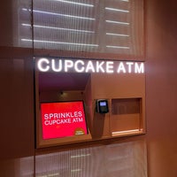 Foto tomada en Sprinkles Chicago ATM  por R el 9/17/2023