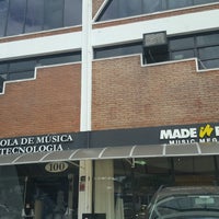 Photo taken at EM&amp;amp;T - Escola de Música e Tecnologia by Vinicius d. on 9/30/2016
