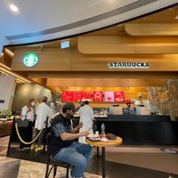 Foto diambil di Starbucks oleh H🐚 pada 11/29/2021