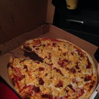 Снимок сделан в Pi Pizza Truck пользователем Sean D. 5/11/2013