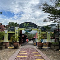 Photo taken at Langkawi Oriental Village by Gilbert G. on 10/12/2022