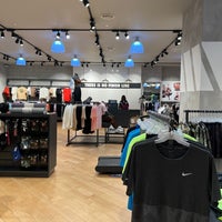 Nike one utama location hotsell