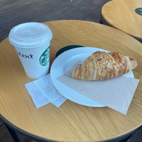 Foto diambil di Starbucks oleh Evgeniya K. pada 3/24/2022