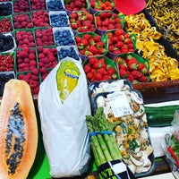 Photo taken at Marché Couvert Saint-Martin by ^_^ on 10/17/2021