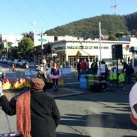 Photo taken at Inner Sunset Sunday by Vol T. on 11/11/2012