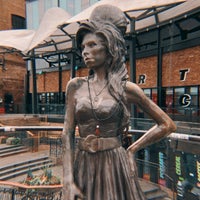 Photo taken at Amy Winehouse Statue by Clara C. on 3/13/2020