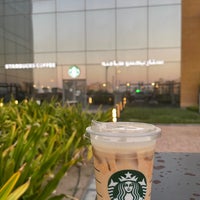 Foto tirada no(a) Starbucks por Khalid🗽 em 5/14/2021