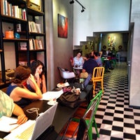 รูปภาพถ่ายที่ Page Cafe &amp;amp; Gallery โดย Onur T. เมื่อ 8/14/2014