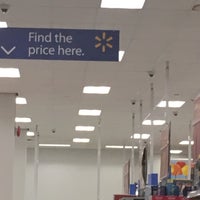 10/3/2017 tarihinde Sarah S.ziyaretçi tarafından Walmart Supercentre'de çekilen fotoğraf