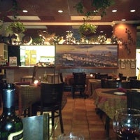 Foto tomada en Broccolini&amp;#39;s Cafe  por Beverly S. el 11/28/2012