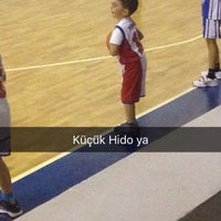 Foto scattata a Hidayet Türkoğlu Basketbol ve Spor Okulları Dikmen da Evrim A. il 11/29/2015