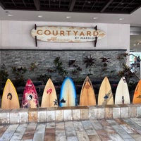 Снимок сделан в Courtyard by Marriott Waikiki Beach пользователем Tour C. 3/13/2024